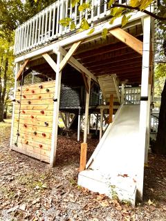 Three Story Tree House Close to Beach - 8