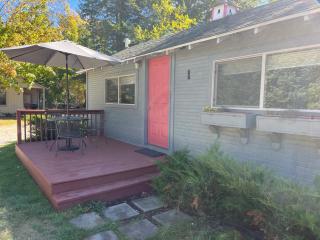 Sleeping Bear Riverside Cabins - Honor - 2
