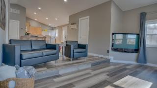 Rustic Road Lakefront Retreat - 4