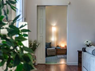 Alunana LUX Jakuzzi Apart, facade is under renovation, in Riga Art Nouveau area, Self check-in - Riga - 5