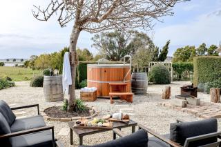 Chateau Clarence Luxurious Waterfront Retreat - 7