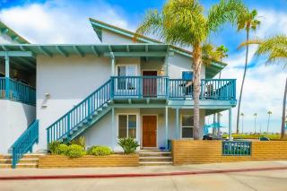 Oceanfront Condo in Newport Beach with Private Balcony and Perfect Location by the Pier - Newport Beach - 9