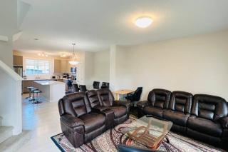 Calgary Airport Getaway Spacious 3BR Full Home - 0