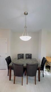 Calgary Airport Getaway Spacious 3BR Full Home - 7