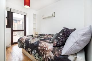 Comfortable New Refurbished Bedroom - London - 0