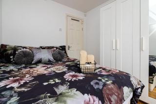 Comfortable New Refurbished Bedroom - London - 3