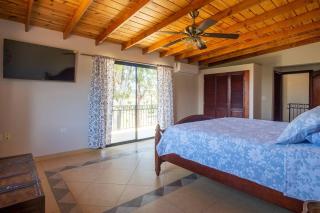 Casa Sorano at Valle de Guadalupe, BBQ, AC & Jacuzzi! - 1