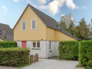 Nice holiday home with washing machine, in a holiday park 200m from the beach - Wemeldinge - 0