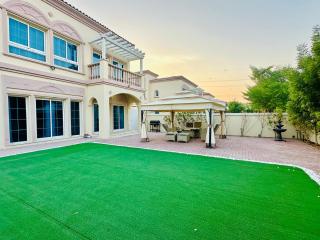 2Br WITH MAIDROOM PRIVATE VILLA ORBIT HOLIDAY HOMES - Dubai - 0