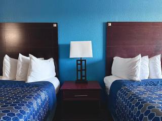 American Inn Cedar Rapids South - 7