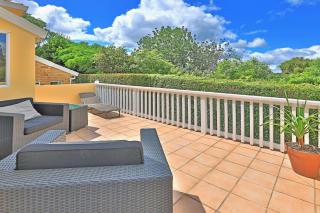 In Remuera with free street carpark, handy close to cuisine restaurant and public transportation - 4