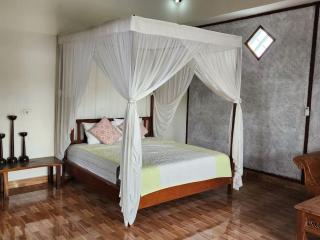2 Villas - 2 Pools - Sleeps 9 - Ubud - 7