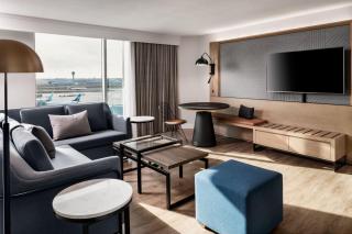 Sheraton Gateway Hotel in Toronto International Airport - Mississauga - 1