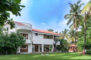 SaffronStays Euphoria Shores - 6BR villa with bar counter, pool & lawns 400m from Kihim Beach in Alibaug - 9