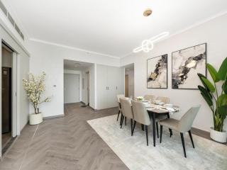 Luxe 4 bedroom Apartment I Burj Khalifa & Fountain Views I Free Gym, Pool, Parking, Wi-Fi and PS5 I by Skyline Serenity - Dubai - 5