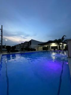 Almond drive Condo Cozy 1BR Talisay - Tangke - 9