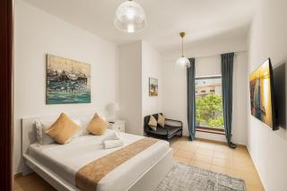 Beautiful 2BR & 4BR Apartments on JBR Beach, Walking Distance to Bluewaters Island - By Sunkissed Holiday Homes - Dubai - 8