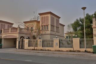 2 Bedroom Villa With Huge Garden - Dubaï - 1