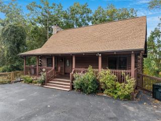 ER101 - Heavenly Hideaway Great location - Close to town! cabin - 8