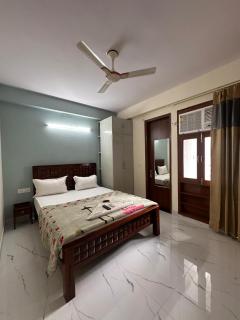 The Raveesh E20 2BHK - New Delhi - 0