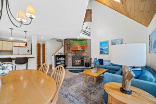 Beautiful 2BR 2BA Fall Line Condo with Mountain Views, Pool, Hot Tub, Sauna, Shuttle, G6B condo - Killington - 1