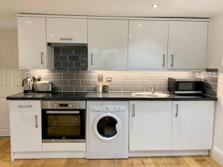 Modern, period property with Parking - Located near Uni, Hospital & Town Centre - 4