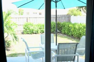 Beach House Retreat - Cap Carnaveral - 1