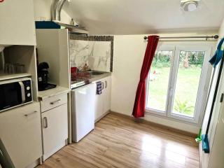 09 - Joli studio avec 2 lits, logement tout équipé pour 1, 2 ou 3 personnes maximum, vue sur parc arboré, parking privatif gratuit, grand fourgon possible, tout le linge de maison est fourni - Razac-sur-lʼIsle - 3