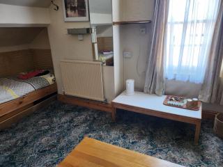 4 single beds shared bathroom - Nottingham - 5