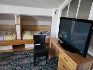 4 single beds shared bathroom - Nottingham - 2