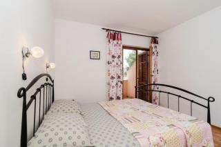 Apartments Bezek - Studio Apartment with Sea View 2 A - Trstenik - 4