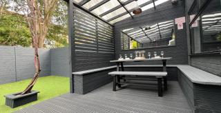 MODERN SUITES -5 Bedroom House- With FREE PARKING Birmingham city - 2