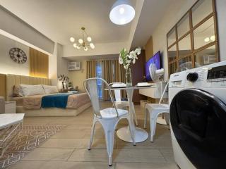 Staycation in venice residences Mckinley with balcony - Manila - 5