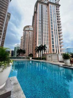 Staycation in venice residences Mckinley with balcony - Manila - 4