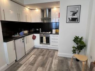 Cosy Central 2 En-suite Bedrooms Apartment - Hastings - 1