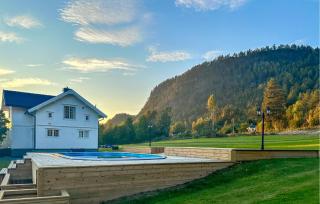 Amazing Home In Nome With Kitchen -  - 8