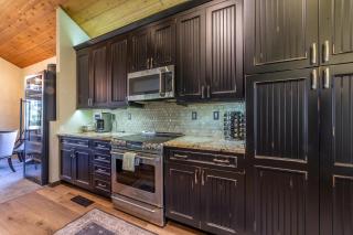 Grand Townhome w/ Meadow Views; Private Garage - Mammoth Lakes - 7