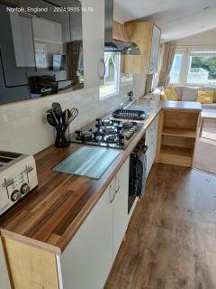 Lovely Caravan With Large Decking And Wi-Fi In Norfolk Ref 50053K - Great Yarmouth - 2