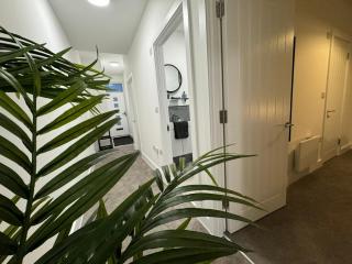 Stylish 3-Bedroom Apartment - Bristol - 4
