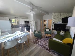 Bear Nest - Cozy 2 bedroom House adjacent to National Forest with Deck BBQ Fireplace - 2