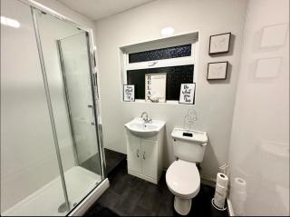 THREE BEDROOM Rural, relaxing and peaceful,DOGS welcome! With Cymru Holidays - Abergavenny - 9