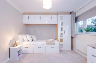 Kinship House by YourStays - 4 Bedroom House Close To Keele University - Newcastle under Lyme - 6