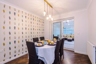 Kinship House by YourStays - 4 Bedroom House Close To Keele University - Newcastle under Lyme - 5