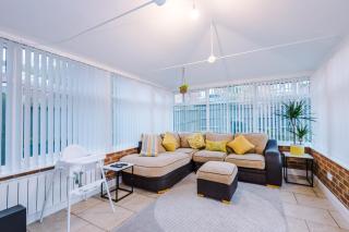 Kinship House by YourStays - 4 Bedroom House Close To Keele University - Newcastle under Lyme - 7
