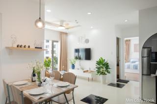 Min Cozy Nook Monarchy - 2BR luxury riverview - 7
