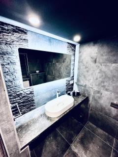 Trendy House 65 - - 0