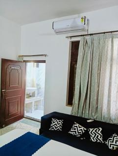 Kashi Stay - 3 Bedroom Fully Furnished AC Apartment - Varanasi - 1