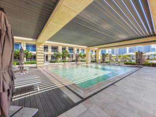 Exclusive 4 Bedroom Apartment I Burj Khalifa and Fountain Views I Free Wi-Fi, Pool, Gym & Parking I by Meerak - Dubai - 4