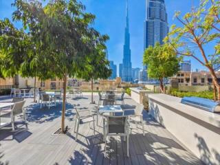Exclusive 4 Bedroom Apartment I Burj Khalifa and Fountain Views I Free Wi-Fi, Pool, Gym & Parking I by Meerak - Dubai - 5