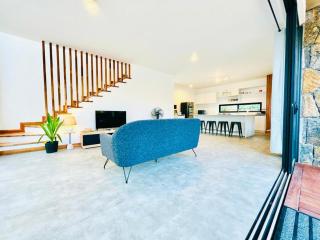 Into the Sun - Modern Holiday Home - Albion - 3
